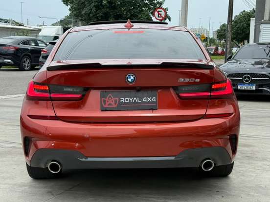 BMW-330e-2022