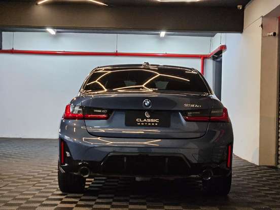 BMW-330e-2026