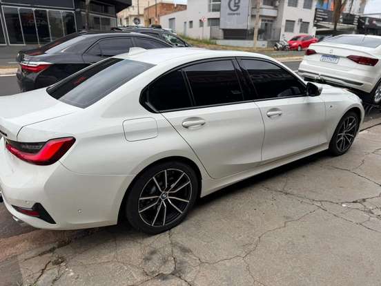 BMW-330i-2020