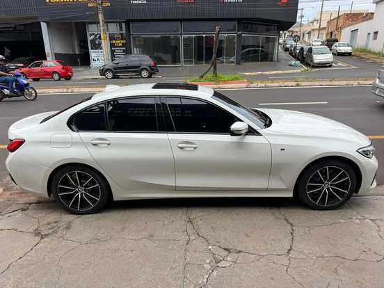 BMW-330i-2020