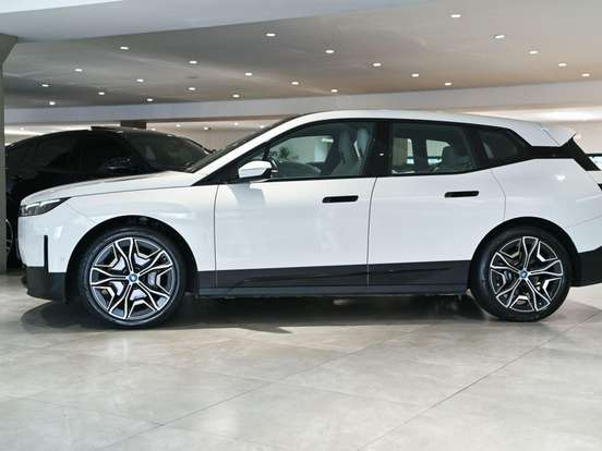 BMW-iX-2023
