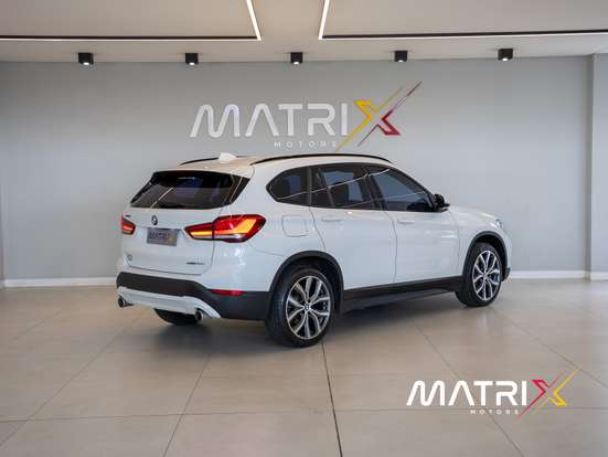 BMW-X1-2.0 16V TURBO ACTIVEFLEX SDRIVE20I X-LINE 4P AUTOMÁTICO BMW-X1-2022