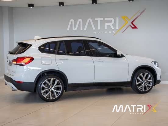BMW-X1-2.0 16V TURBO ACTIVEFLEX SDRIVE20I X-LINE 4P AUTOMÁTICO BMW-X1-2022