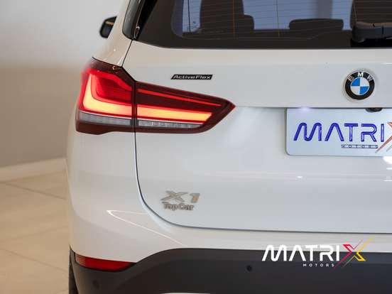 BMW-X1-2.0 16V TURBO ACTIVEFLEX SDRIVE20I X-LINE 4P AUTOMÁTICO BMW-X1-2022