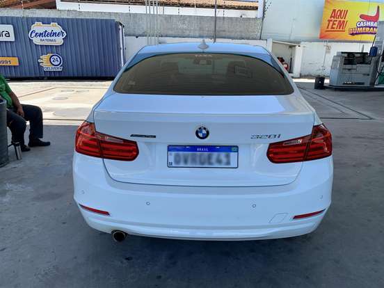 BMW-320i-2013