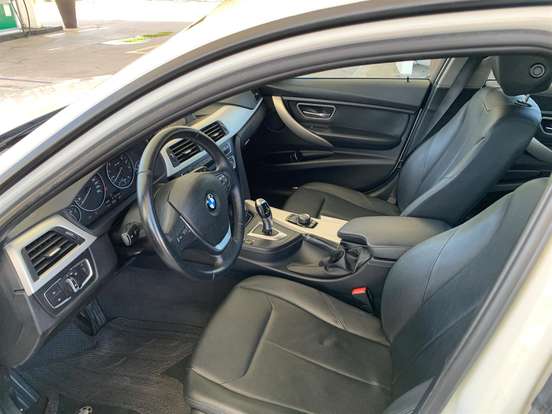 BMW-320i-2013