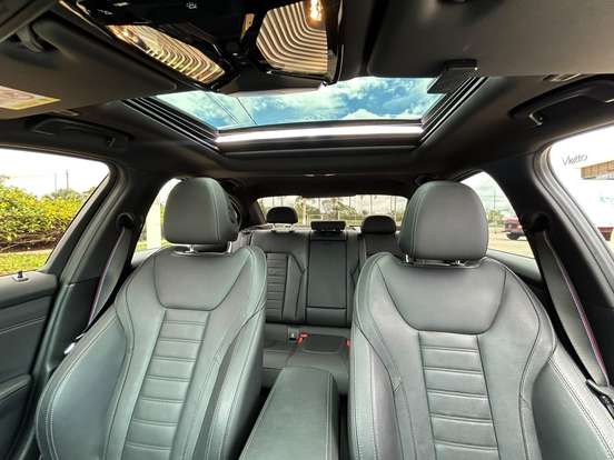 BMW-330e-2024