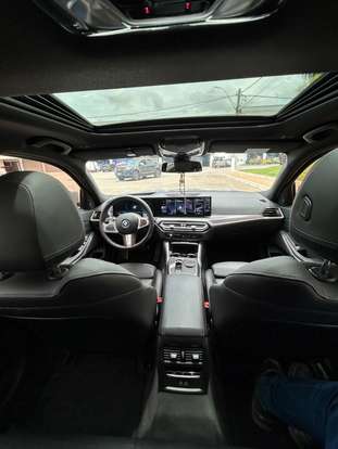 BMW-330e-2024