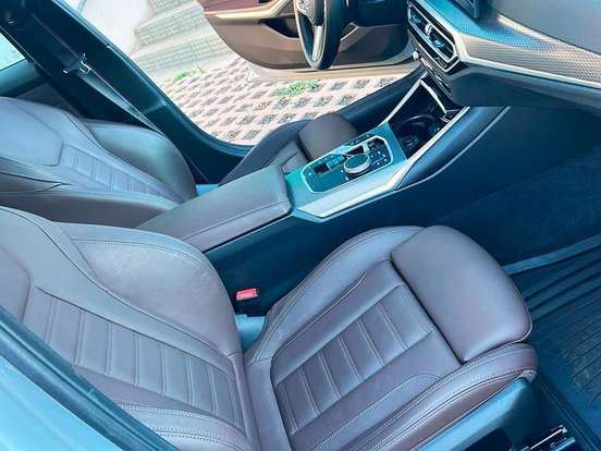 BMW-330e-2023