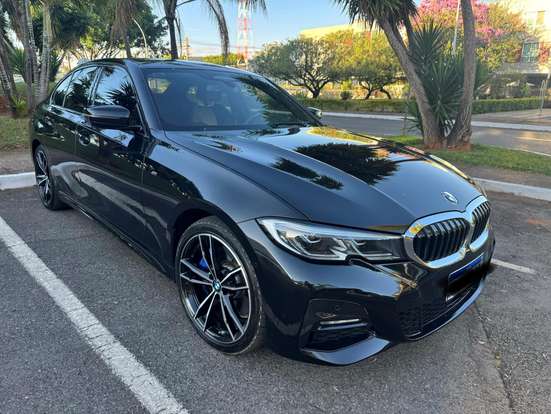 BMW-330e-2020