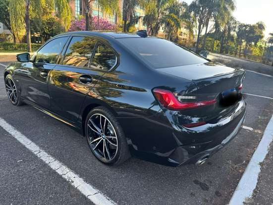 BMW-330e-2020