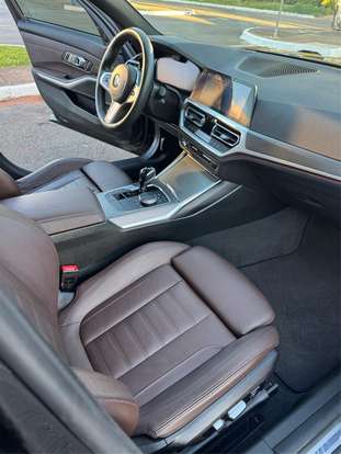BMW-330e-2020