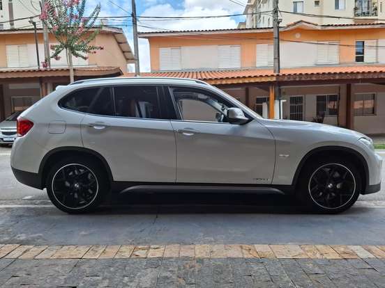 BMW-X1-2011