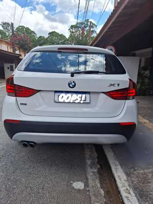 BMW-X1-2011