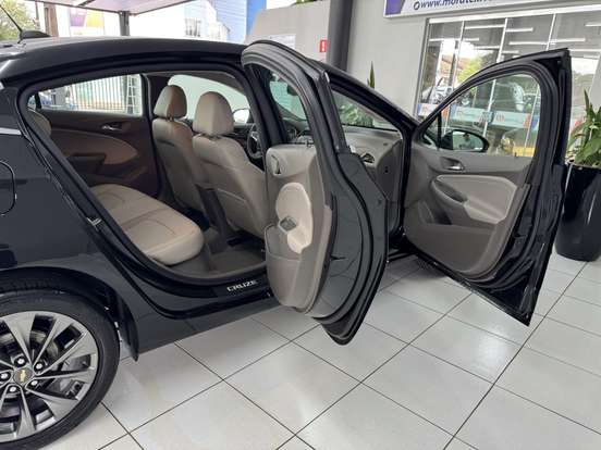 CHEVROLET-CRUZE-2018