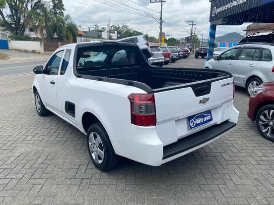 CHEVROLET-MONTANA-2012