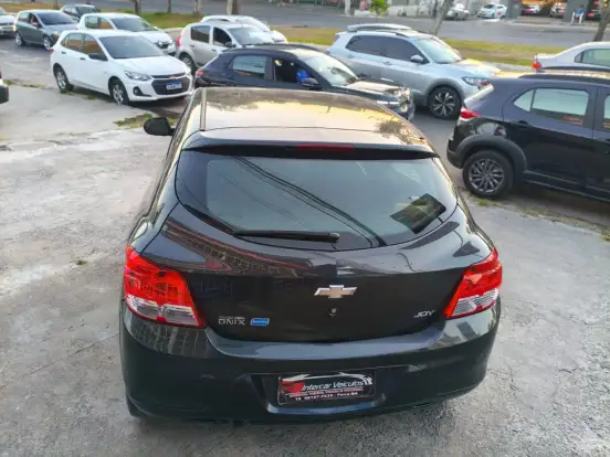 CHEVROLET-ONIX-2018