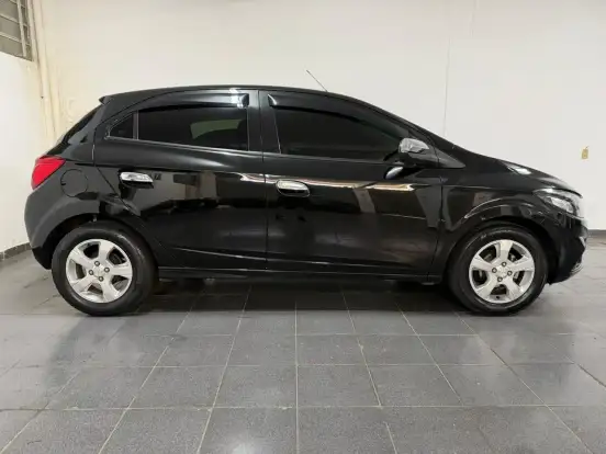 CHEVROLET-ONIX-2018