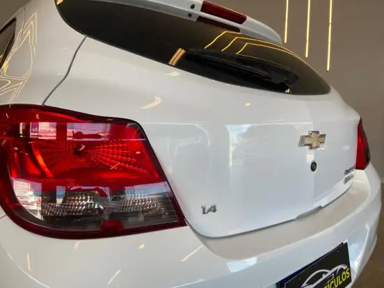 CHEVROLET-ONIX-2015