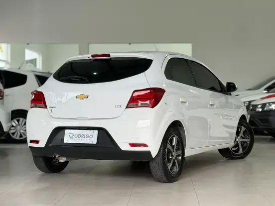 CHEVROLET-ONIX-2018