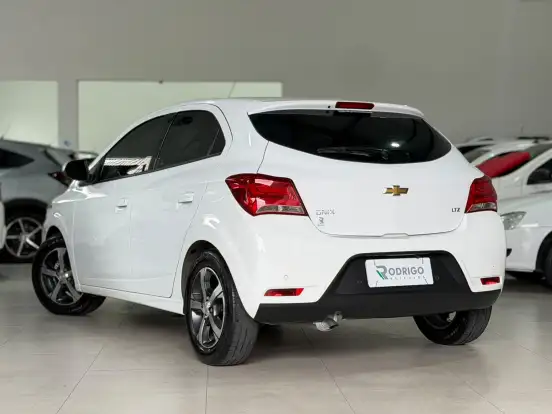 CHEVROLET-ONIX-1.4 MPFI LTZ 8V FLEX 4P AUTOMÁTICO CHEVROLET-ONIX-2018