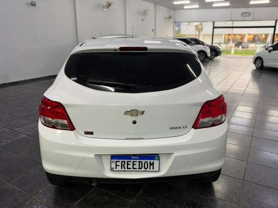 CHEVROLET-ONIX-1.0 MPFI LT 8V FLEX 4P MANUAL CHEVROLET-ONIX-2014