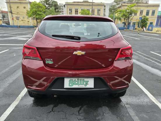 CHEVROLET-ONIX-2018