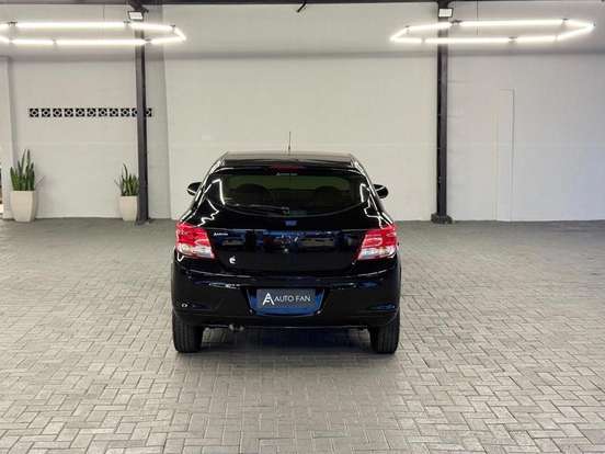 CHEVROLET-ONIX-2015