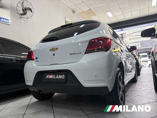CHEVROLET-ONIX-2016