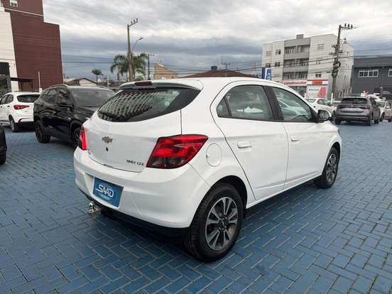 CHEVROLET-ONIX-2016