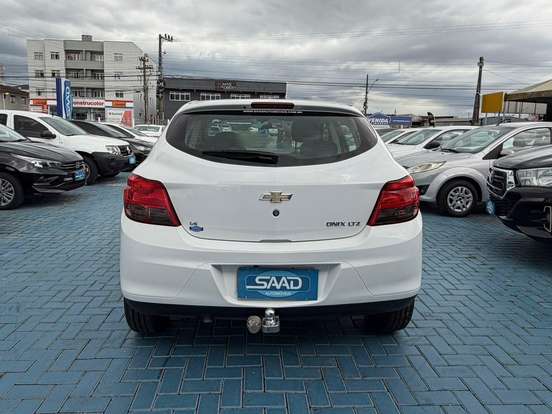 CHEVROLET-ONIX-2016