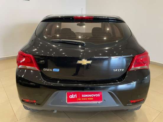 CHEVROLET-ONIX-2018