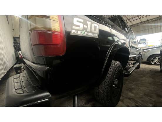CHEVROLET-S10-2.4 MPFI EXECUTIVE 4X2 CD 8V FLEX 4P MANUAL CHEVROLET-S10-2011