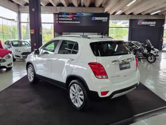 CHEVROLET-TRACKER-2019