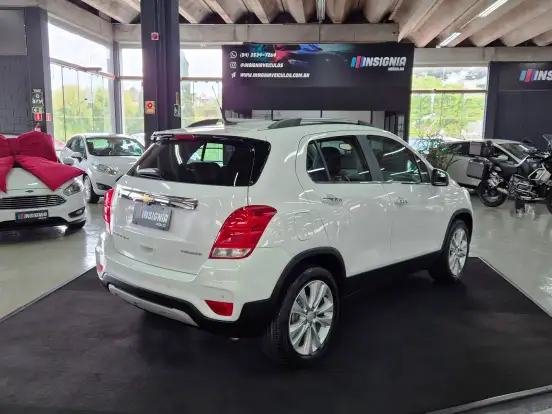 CHEVROLET-TRACKER-2019