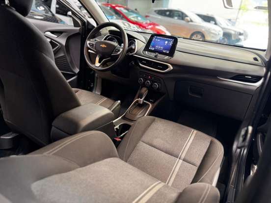 CHEVROLET-TRACKER-2023