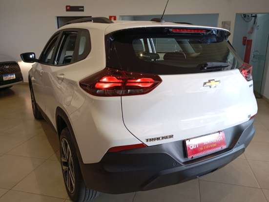 CHEVROLET-TRACKER-2023