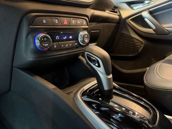 CHEVROLET-TRACKER-2020