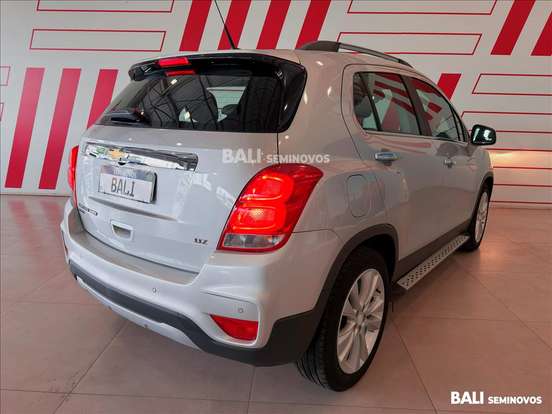 CHEVROLET-TRACKER-2017