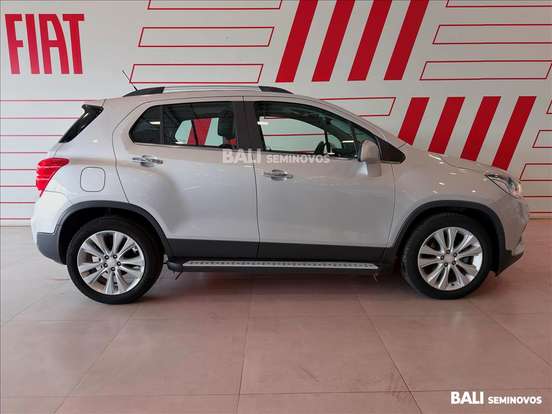 CHEVROLET-TRACKER-2017