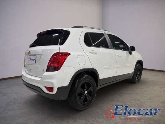 CHEVROLET-TRACKER-2016