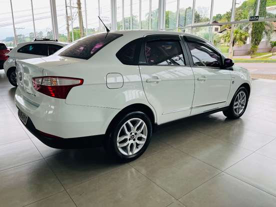 FIAT-GRAND SIENA-1.6 MPI ESSENCE 16V FLEX 4P AUTOMATIZADO FIAT-GRAND SIENA-2014