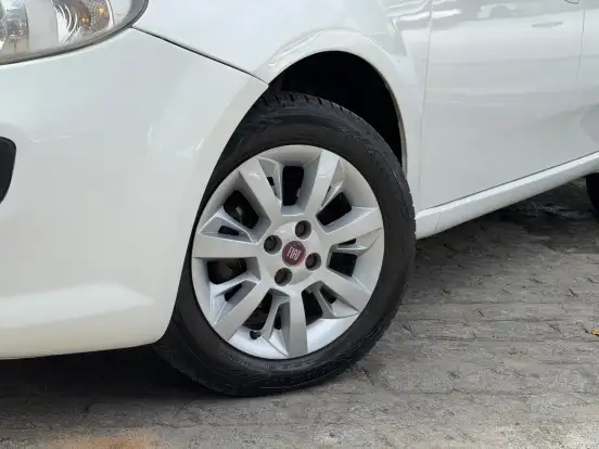 FIAT-PUNTO-2014