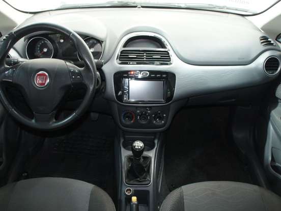 FIAT-PUNTO-1.6 ESSENCE 16V FLEX 4P MANUAL FIAT-PUNTO-2016