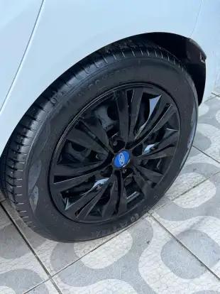 FORD-FIESTA-2014