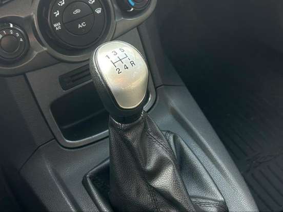 FORD-FIESTA-1.6 SE SEDAN 16V FLEX 4P POWERSHIFT FORD-FIESTA-2014