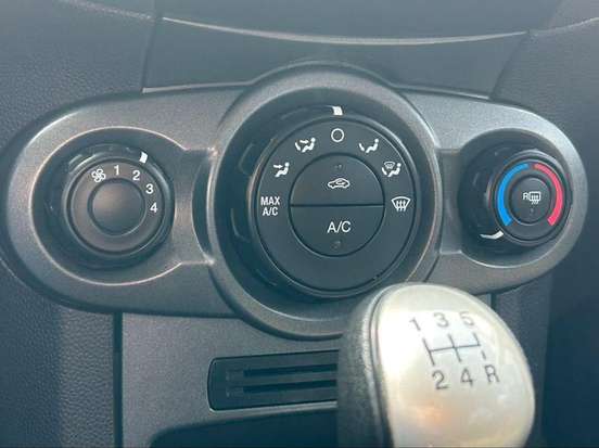 FORD-FIESTA-2014