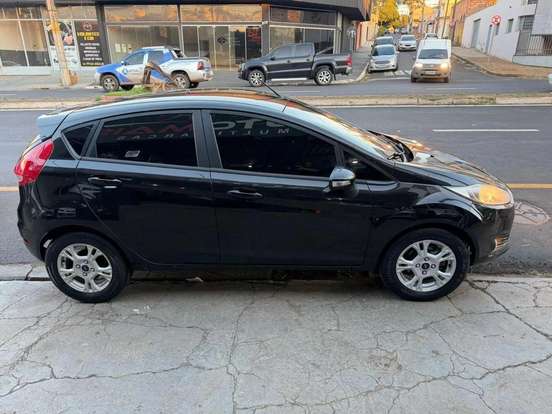 FORD-FIESTA-2014