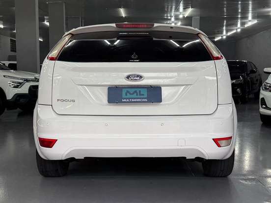 FORD-FOCUS-2011