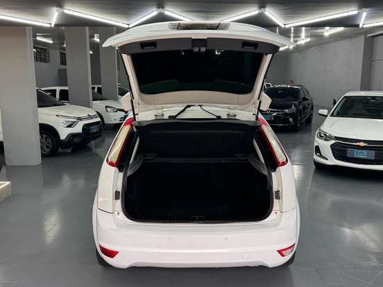 FORD-FOCUS-2011